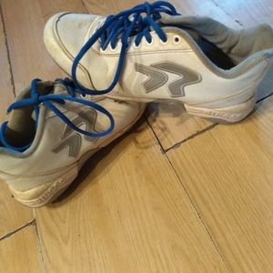 Ringer metal blue cleats